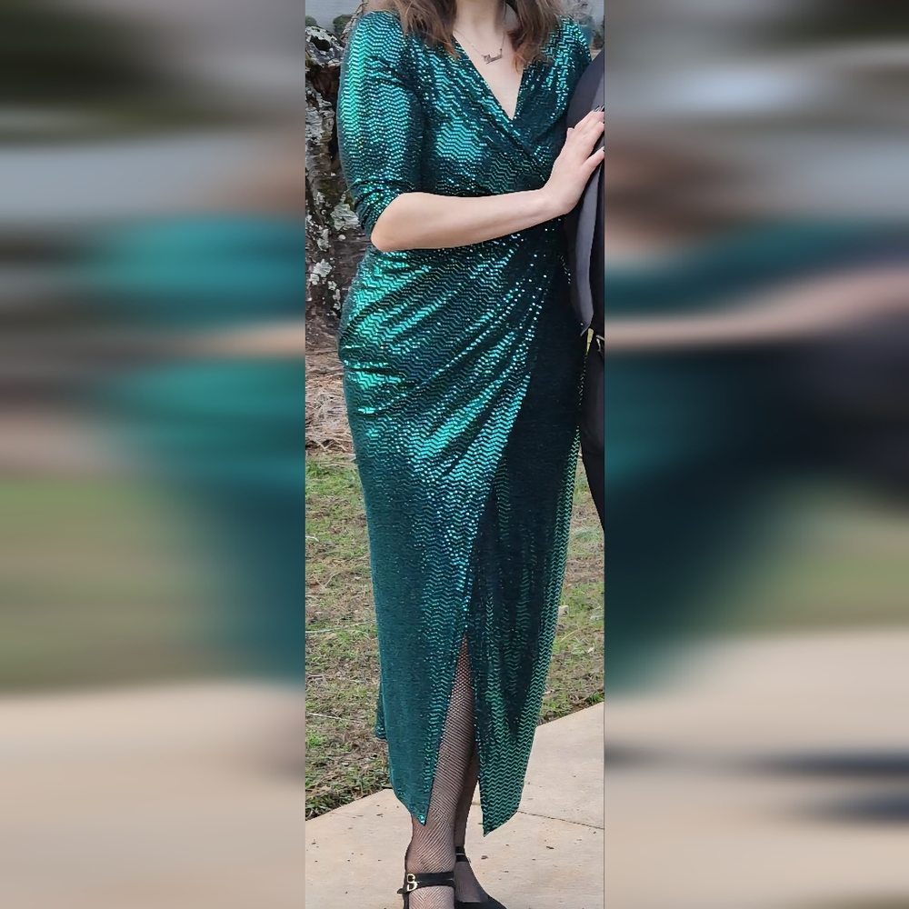 Green Wrap Midi Dress with V-Neck and Slit